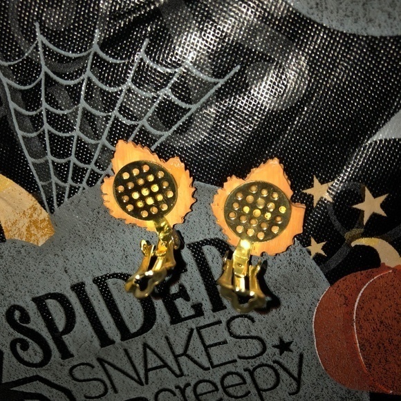 Leaf‎ Leaves Halloween  Fall Clip On Earrings - Picture 5 of 8